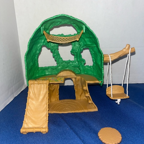 CALICO CRITTERS BABY
TREE HOUSE - Picture 1 of 4